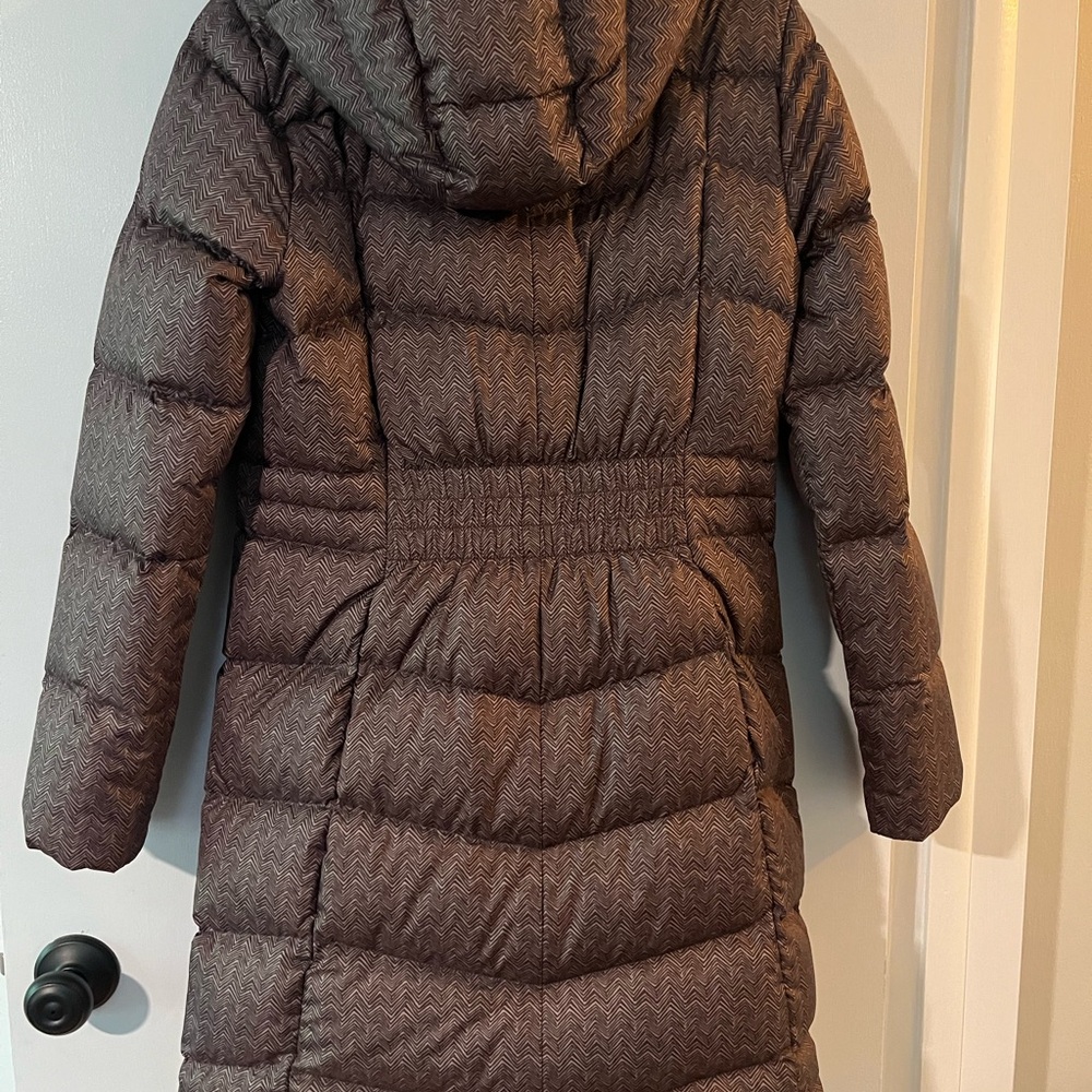 L.L. Bean Women's Brown Patterned Puffer Coat - Picture 4 of 4